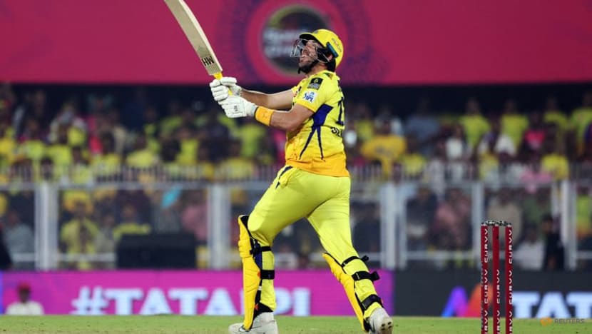 Chennai coach Fleming says Dhoni faces balancing act with batting position