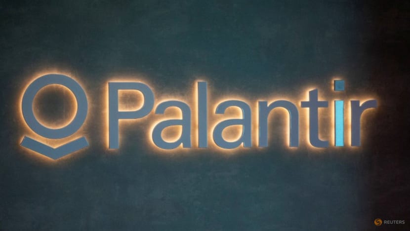 Palantir advises clients against using DeepSeek's AI tech; forecasts upbeat 2025 revenue