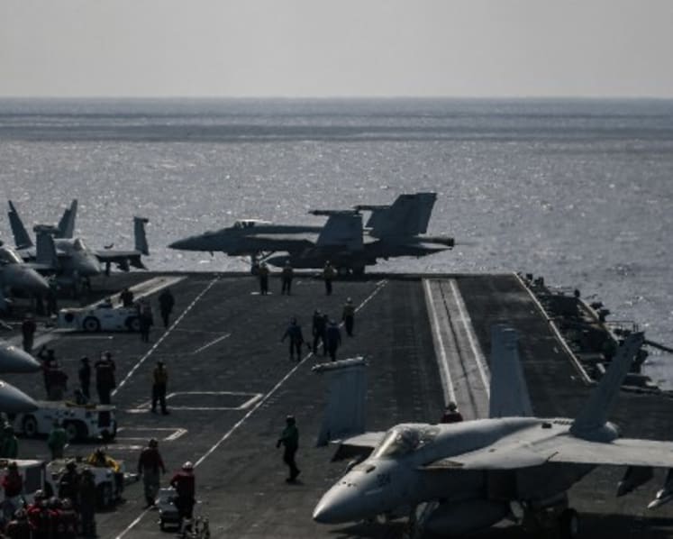 US keeps carrier in Mediterranean amid Russia tensions