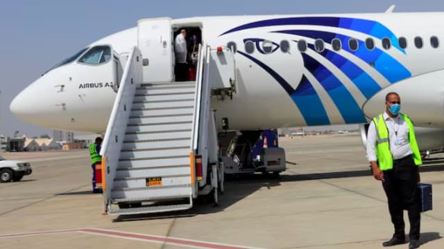 埃及指示航空公司在两个时段避免飞越伊朗领空