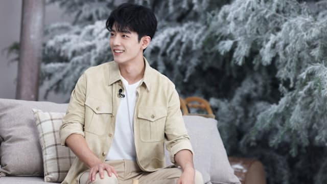 王晶建议肖战多演配角，称其戏路窄，言论引粉丝不满！