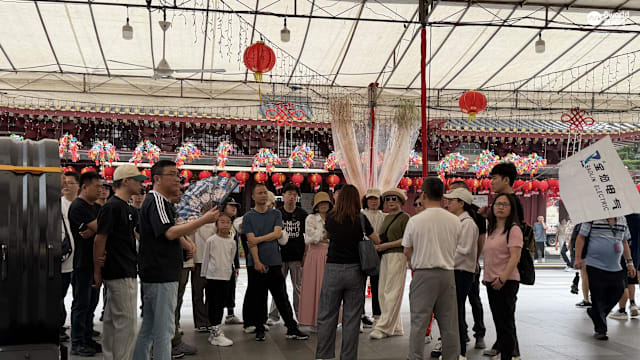 我国春节气氛吸引海外游客 美食团报名人数翻倍