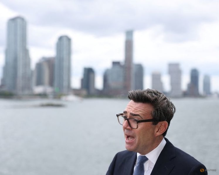 Burnham backs lifting restrictions on alcohol at English soccer matches