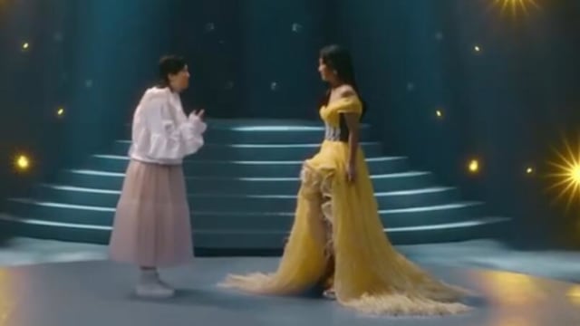 还认得她吗？为戏狂甩50kg，贾玲晚礼服造型好漂亮！