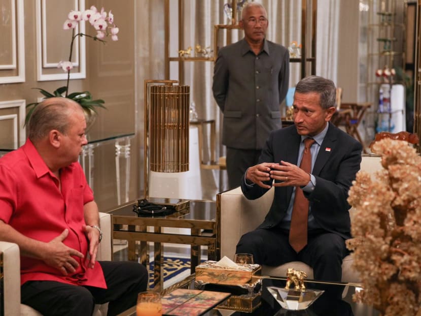 Minister for Foreign Affairs Vivian Balakrishnan with Sultan Ibrahim Iskandar.