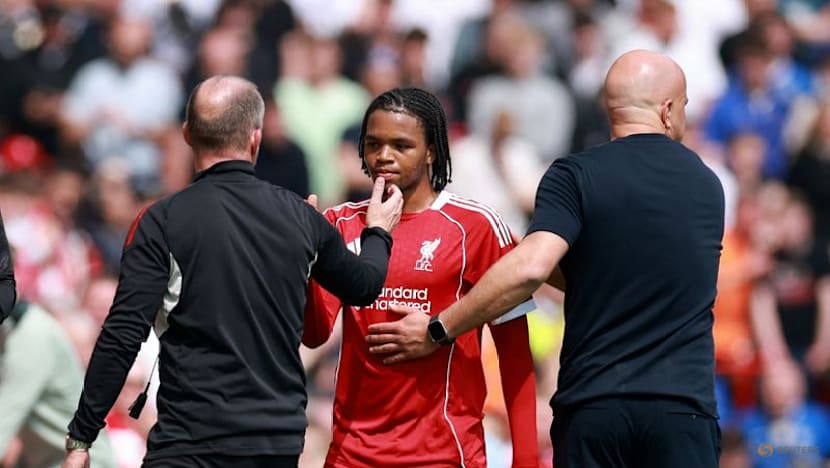 Slot explains Ngumoha substitution after furious fan reaction