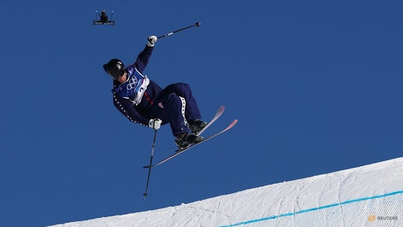 Freestyle-Defending champion Hall advances to slopestyle final