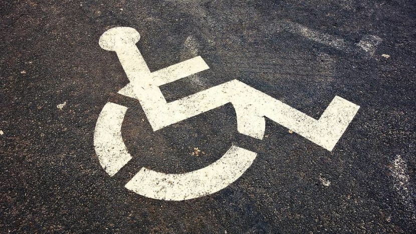 Man blocked parking lot for handicapped, then slammed elbow on victim's car Man blocked parking lot for handicapped, then slammed elbow on victim's car