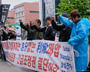 Samsung shareholders vow legal action over tentative union deal