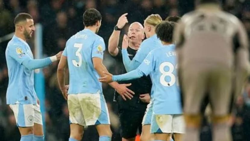 Man City didenda £120,000 kerana pemain kepung pengadil dalam perlawanan dengan Tottenham
