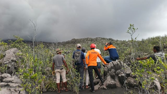 印尼火山喷发 当地导游搬运工被调查