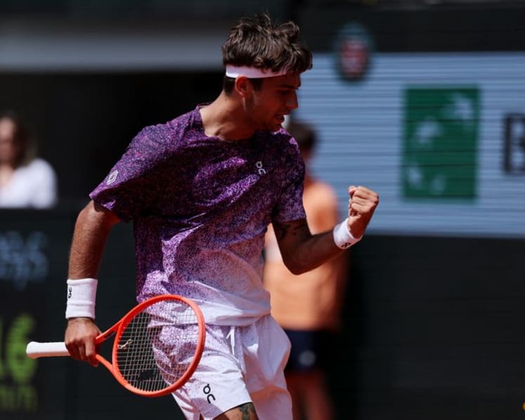 Cobolli drops set but battles past unseeded Svajda to reach French Open last eight