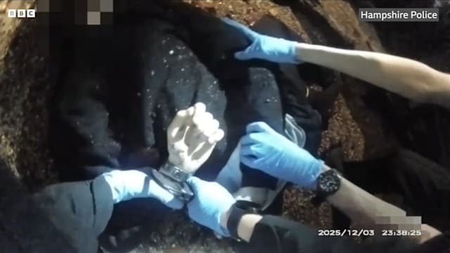 遭刺伤后向警不断求救 英国学生被当嫌犯上铐后身亡