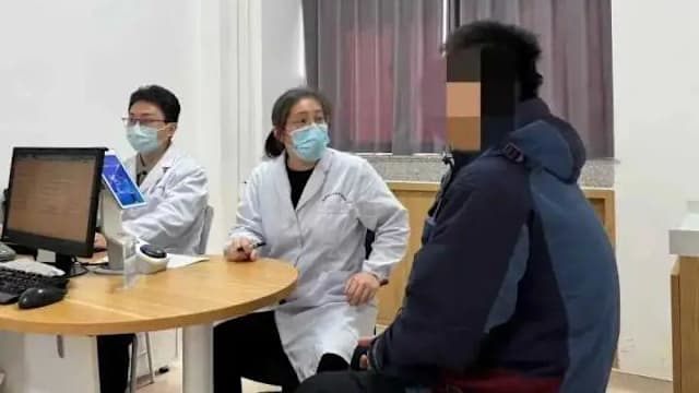 浙江少年长期服药治疗青春痘 不料竟长出乳房