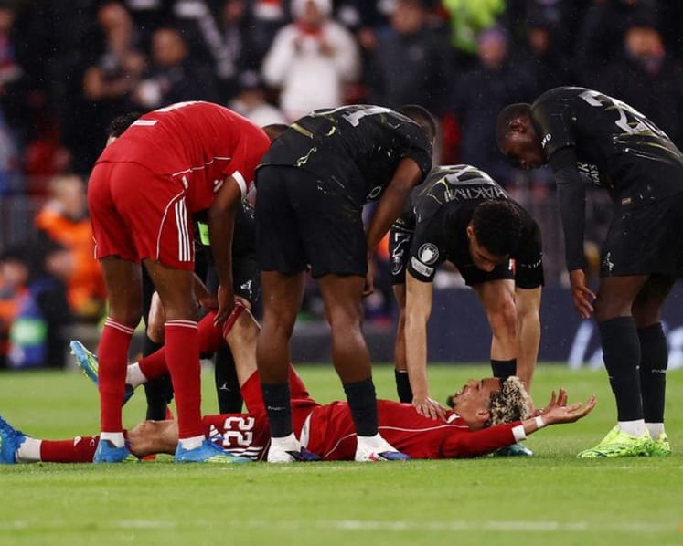 Liverpool boss Slot hopes Isak's return can mitigate Ekitike loss