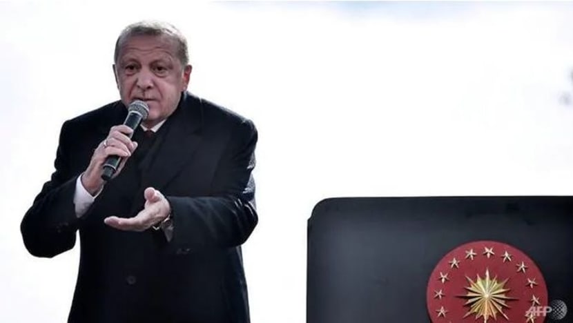 Rakyat Turki keluar mengundi wakil tempatan
