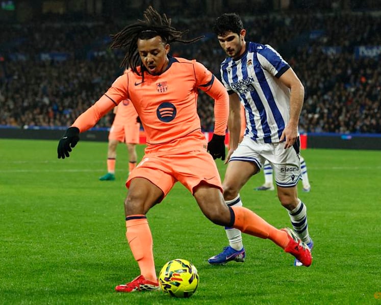Real Sociedad stun Barcelona 2-1 to end leaders' winning streak