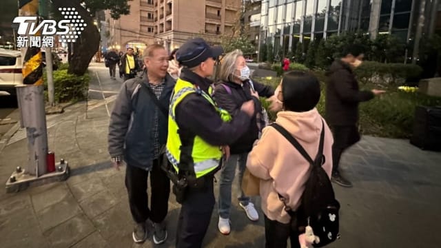 绿营支持者误闯蓝营造势晚会 双方爆发口角