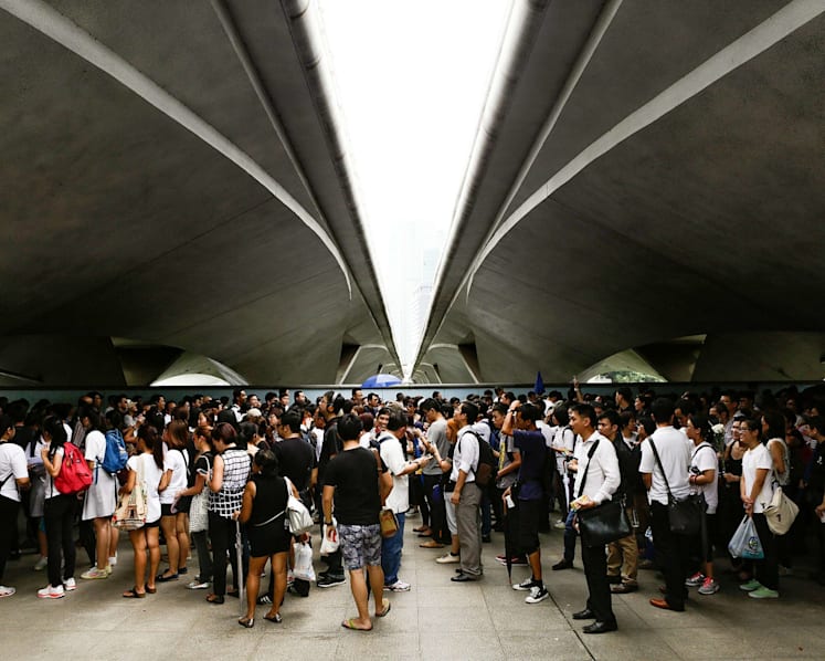 No let-up in surge to pay respects