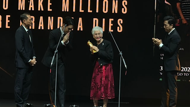 【金狮大赏】泰国爆红阿嫲来新领奖，《爸爸》夺5奖成全场大赢家！