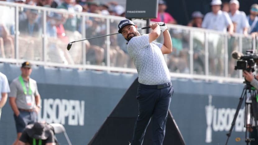 Burns leads US Open, Scott and Spaun sit one shot back Burns leads US Open, Scott and Spaun sit one shot back
