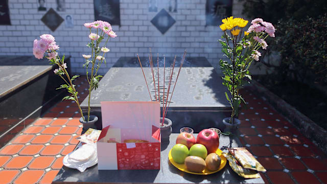 广东兄妹清明祭扫发现墓地被他人侵占 母亲遗骨消失