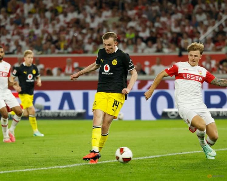 Dortmund beat Stuttgart 1-0 to go top of Bundesliga