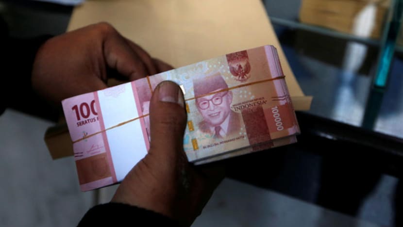 Lelaki Indonesia didenda, tidak lapor bawa S$1.6 juta keluar-masuk S'pura Lelaki Indonesia didenda, tidak lapor bawa S$1.6 juta keluar-masuk S'pura