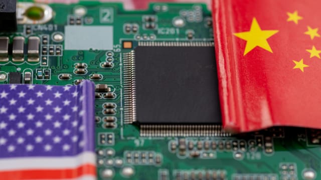 中国加强管制多个半导体部件材料向美国出口