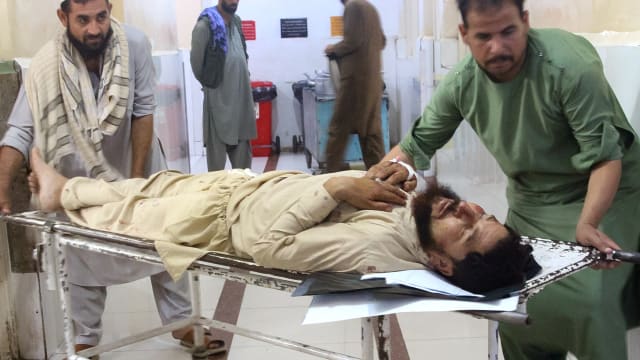 阿富汗地震死亡人数 增加至800人以上