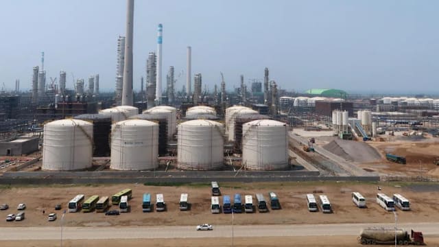 中国恒力夫妇财富“一夜缩水”美制裁风暴下蒸发约18亿新元