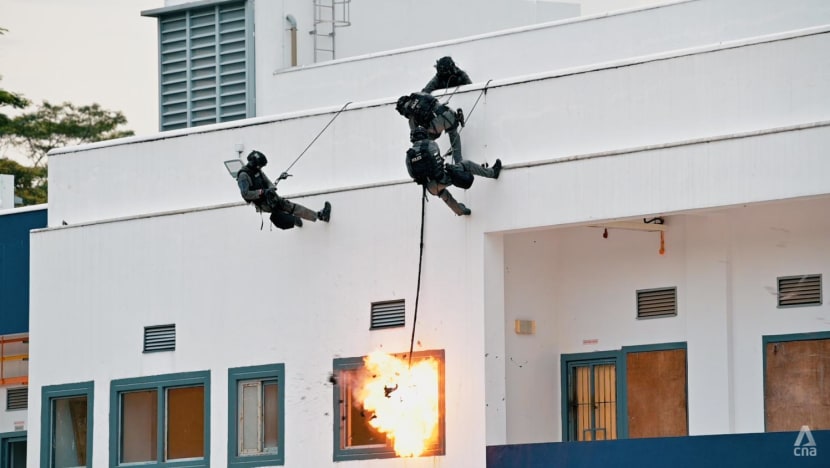 How the elite police STAR unit takes down a gunman and rescues hostages How the elite police STAR unit takes down a gunman and rescues hostages