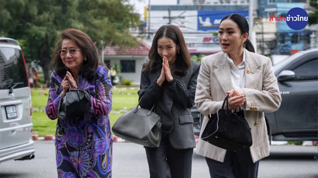 携母亲姐姐首次探监 佩通坦：达信剪短发精神佳