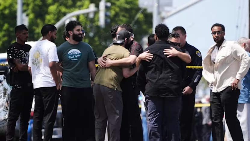  Masyarakat, jemaah ratapi pemergian pengawal keselamatan masjid San Diego 