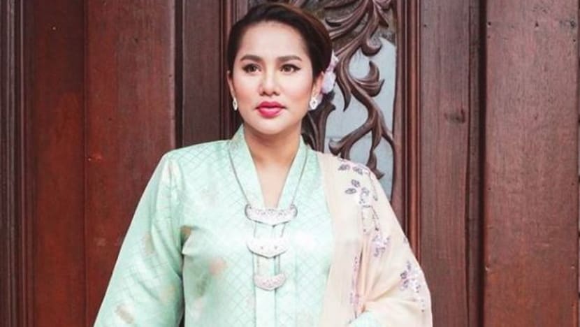 Penyanyi Elly Mazlein kongsi berita hamil anak kedua