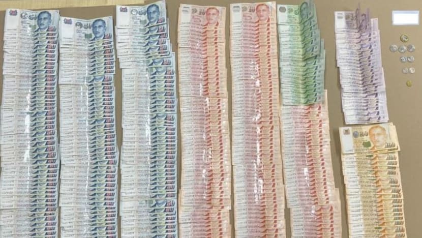 Remaja 18 tahun antara 71 diberkas; CNB rampas dadah bernilai S$157,000 dalam operasi merata SG Remaja 18 tahun antara 71 diberkas; CNB rampas dadah bernilai S$157,000 dalam operasi merata SG