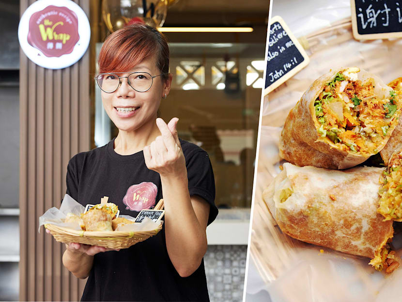 Hairdresser Turned Hawker Sells Yummy Burrito-Style Popiah At Telok Ayer Kopitiam