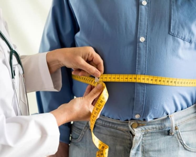 Berat badan berlebihan pertengahan umur: Mengapa ia berlaku dan bagaimana menurunkannya?  