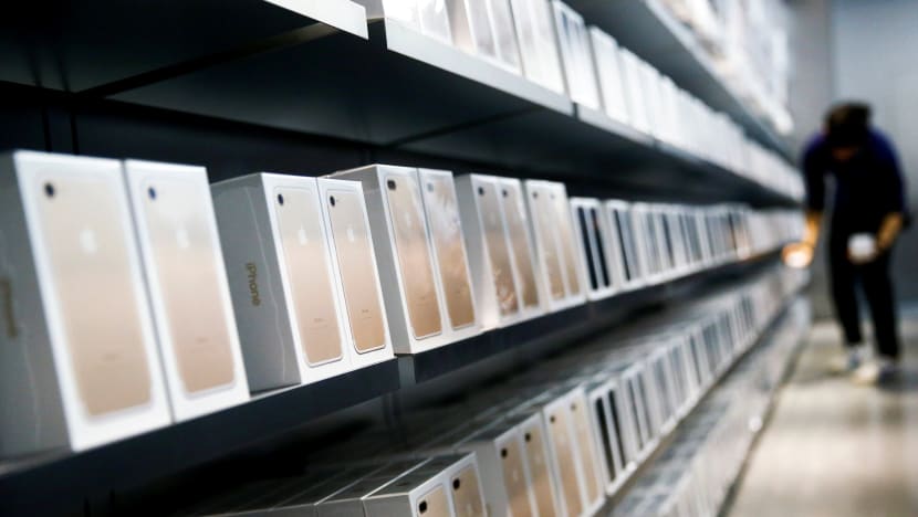 Man charged over iPhone 7 online deposit scam on Carousell