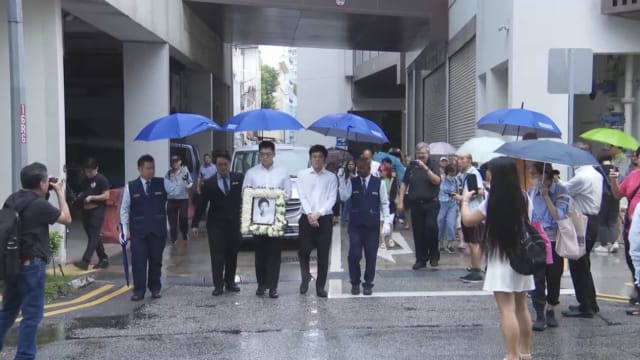 李玮玲出殡 30多名亲友出席葬礼
