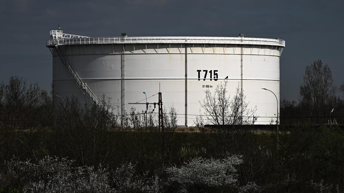 US jobs data boosts stocks as oil prices dip