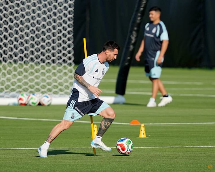 Messi recovering well from injury, could feature in Argentina warm-ups, says Scaloni