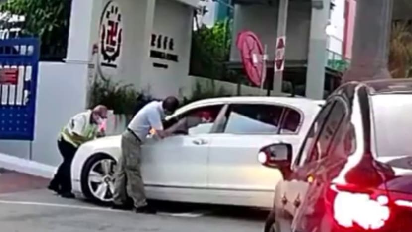 Kes pemandu Bentley cuba langgar pengawal keselamatan sekolah dirujuk kepada Pendakwa Raya