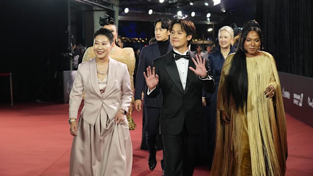 【金马62】许瑞奇随《好孩子》剧组亮相星光大道，获红毯主持人杨千霈大赞“好漂亮”！