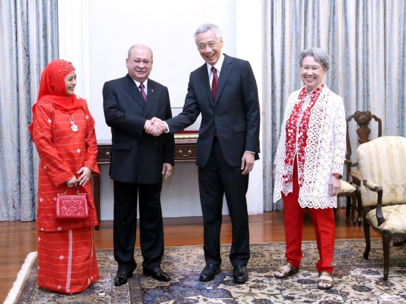 <p>PM Lee Hsien Loong and Mrs Lee with Sultan Ibrahim and his wife Raja Zarith at the Istana on July 20, 2022.</p>
<p>PM Lee Hsien Loong and Mrs Lee with Sultan Ibrahim and his wife Raja Zarith at the Istana on July 20, 2022.</p>
