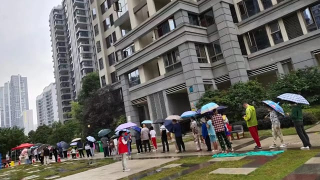 中国贵阳管控区断粮 居民“三天没吃饭”求助