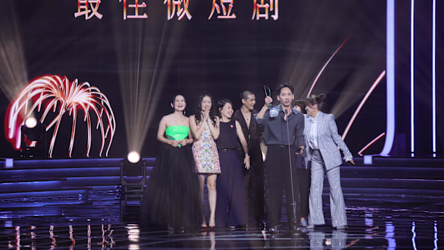 【红星大奖2026】由罗云熙颁发，《回到60年代当厨娘》夺“最佳微短剧”！