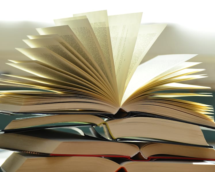How a super reader gets through 52 books a year