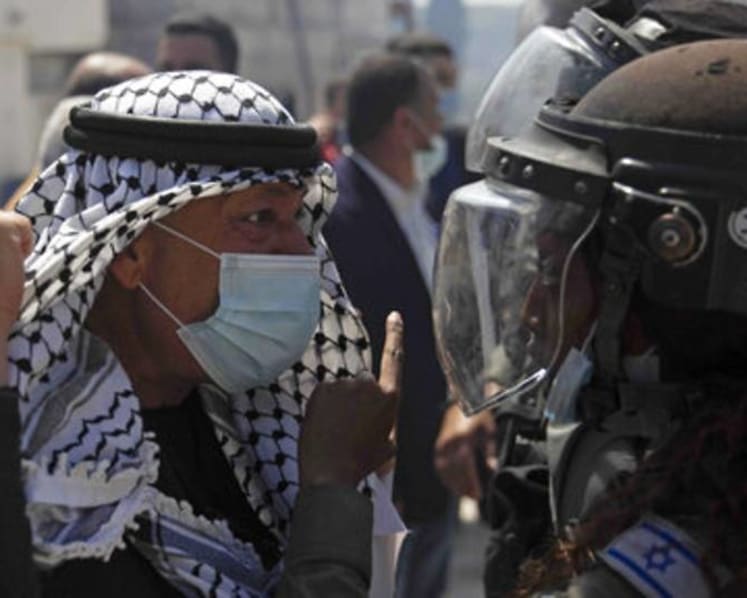 Israeli police scuffle with protesters in Jaffa