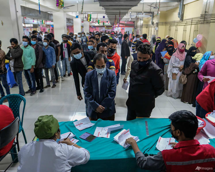 Schools close, fairs on amid Omicron surge in Bangladesh  